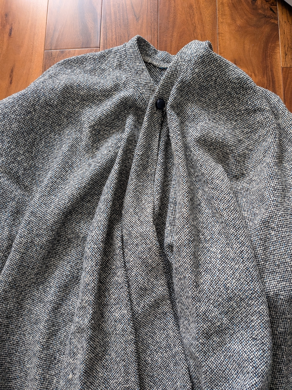 Chic Gray Textured Cape Poncho - Picture 2 of 9